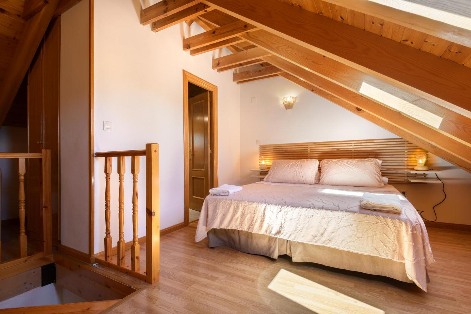 Atico Abuhardillado I Aire Acondicionado L Centrico L Garaje L Trastero I Wifi Apartman Biescas Kültér fotó